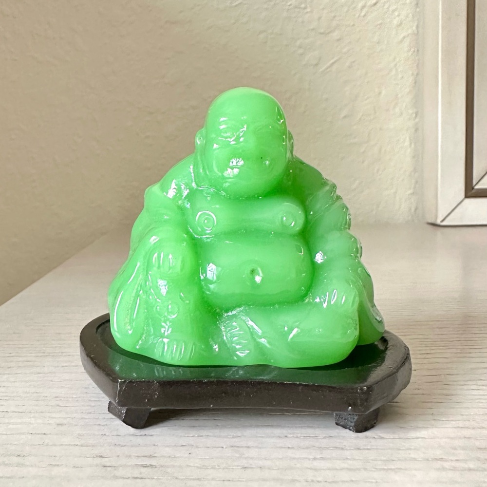 VINTAGE CHINESE GREEN FAUX JADE PEKING GLASS SEATING HAPPY BUDDHA STATUE W/ BASE